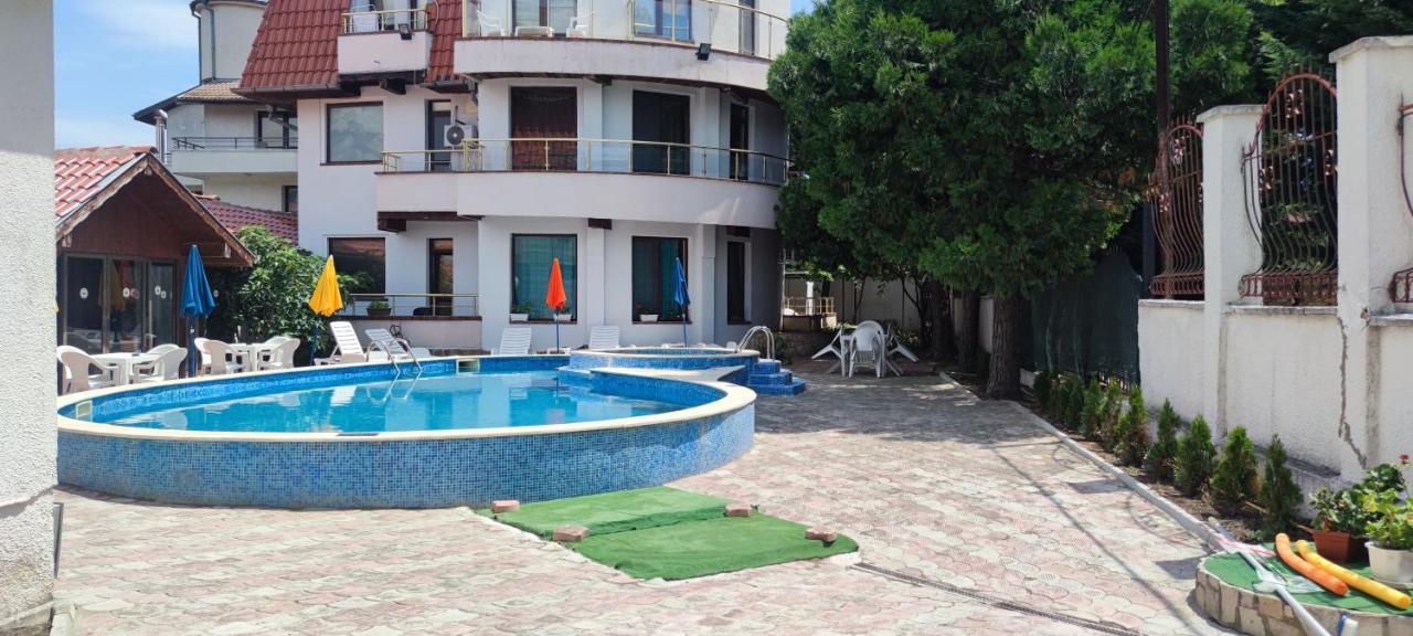 Family Hotel Saint Peter Saints Constantine and Helena Екстер'єр фото