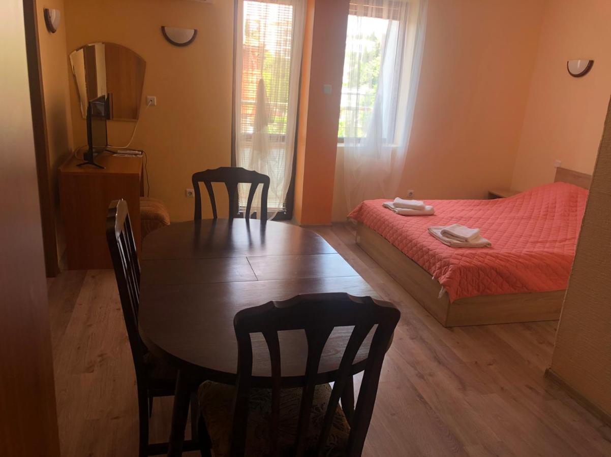Family Hotel Saint Peter Saints Constantine and Helena Екстер'єр фото